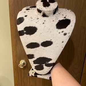 Western cowhide neck pad display